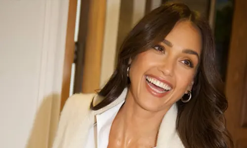 Jessica Alba, beau Danny Ramirez pack up PDA in photo dump