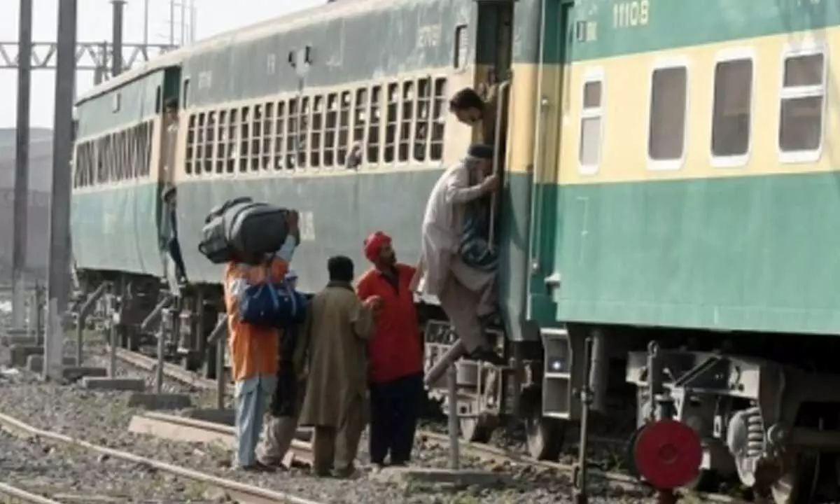 Pakistan: Railway track damaged after blast in Balochistan Pakistan: Railway track damaged after blast in Balochistan