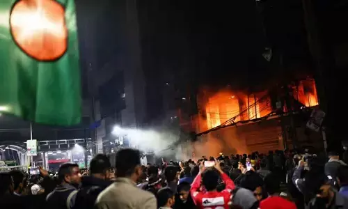 B’deshi traders form human chain; seek justice for slain bizman