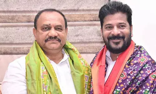 TPCC chief meets CM, discusses municipal poll strategy