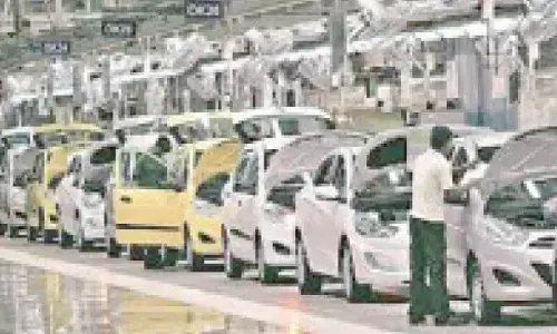Automobile retail sales up 7.71% in 2025, says FADA
