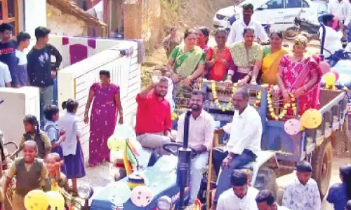 Villagers give grand farewell to teacher who taught them for 30 years