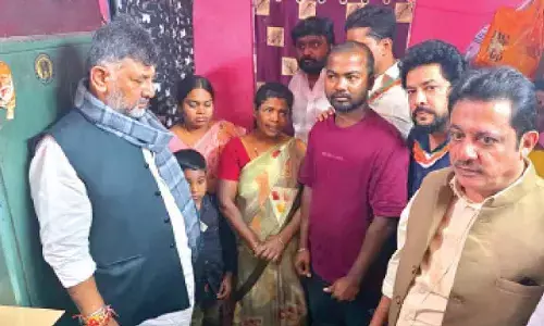 Shivakumar visits slain worker’s family, promises support