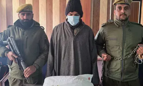 J&K Police recover 4.5 kg charas in Pulwama; one arrested J&K Police recover 4.5 kg charas in Pulwama; one arrested