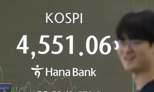 Seoul shares set fresh record high on tech, auto rally after brief touch of above 4,600