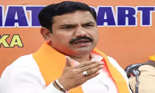 Ktaka BJP demands suspension of officials over Dalit woman workers assault in Hubballi Ktaka BJP demands suspension of officials over Dalit woman workers assault in Hubballi