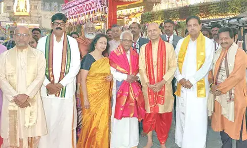 Mauritius Prez offers prayers in Tirumala