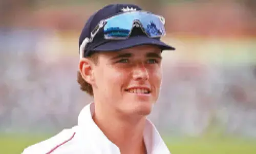 Bethell’s first Test century helps England score 302 Bethell’s first Test century helps England score 302