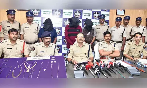 Interstate gang held, Rs 50L booty recovered Interstate gang held, Rs 50L booty recovered