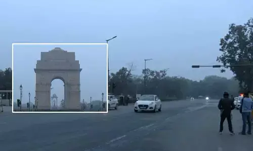 Delhi air quality improves to ‘poor’ category, national capital reels under icy cold conditions Delhi air quality improves to ‘poor’ category, national capital reels under icy cold conditions
