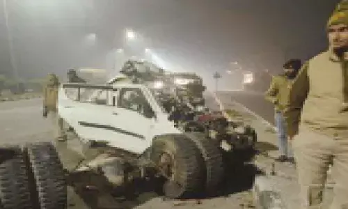 2 killed, one injured as car rams into taxi near Siri Fort