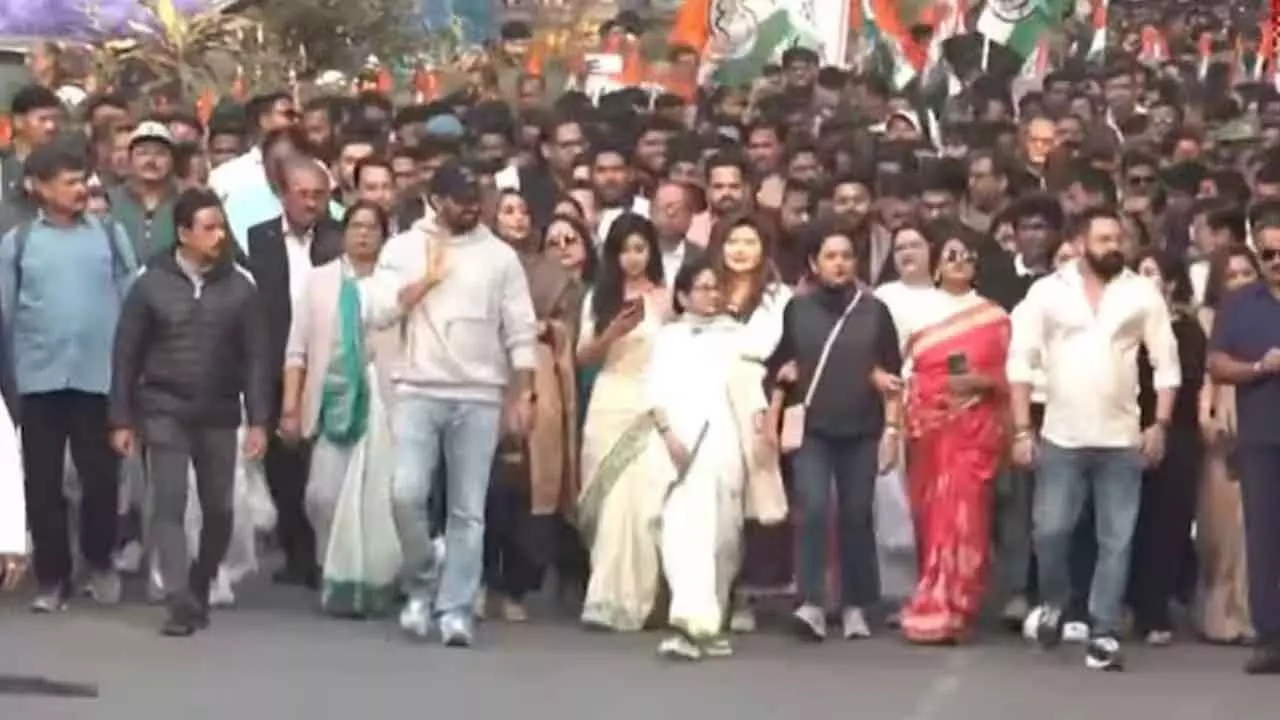 Mamata Banerjee Leads Kolkata March Protesting ED Searches At I-PAC Chief’s Premises Mamata Banerjee Leads Kolkata March Protesting ED Searches At I-PAC Chief’s Premises