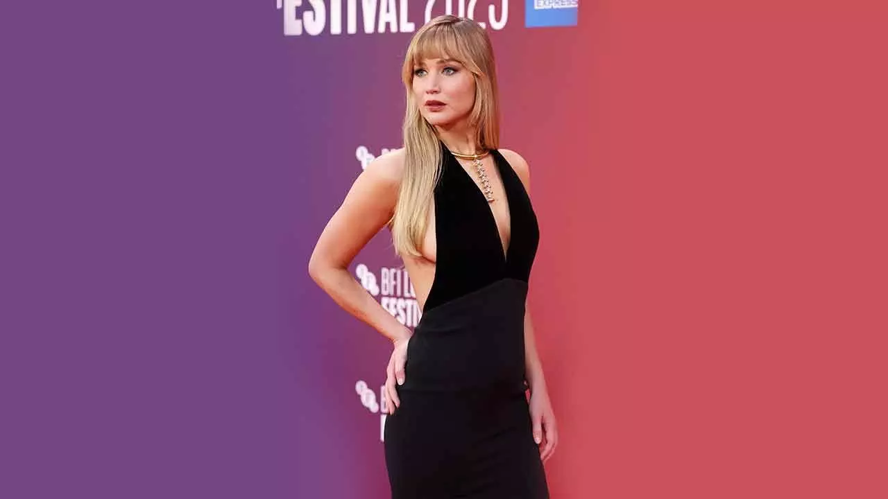 Jennifer Lawrence says filming intimate scenes is easier with strangers Jennifer Lawrence says filming intimate scenes is easier with strangers