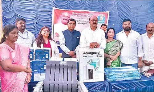 IDBI Bank donates furniture to school