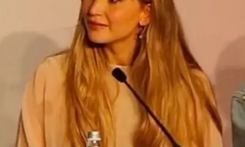 Jennifer Lawrence says intimate scenes are easier with strangers than friends