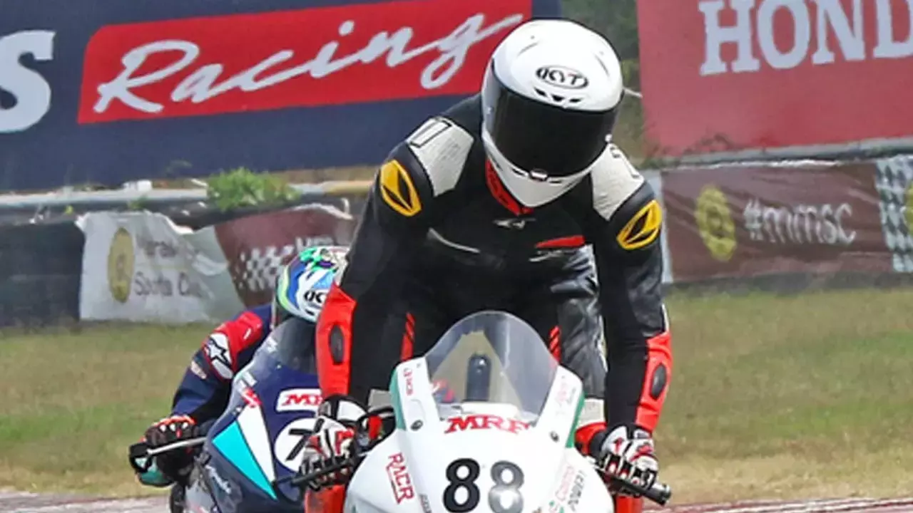 National Motorcycle Racing Cship: Rahil Pillarisetty, Rajender Beedani annex title each