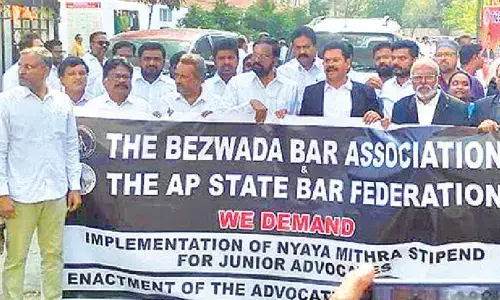 Bar associations boycott courts