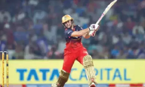 De Klerk’s heroics power RCB to last-ball win over MI in WPL opener