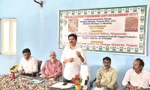 Skill devpt key to survival of traditional crafts: Gurumoorthy
