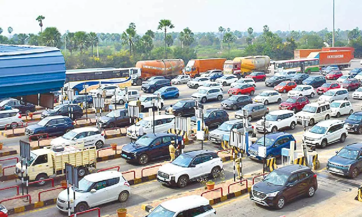 Sankranti Exodus Triggers Severe Traffic Gridlock in Hyderabad | Quick Digest