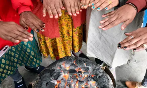 People in parts of West Bengal get respite from biting cold