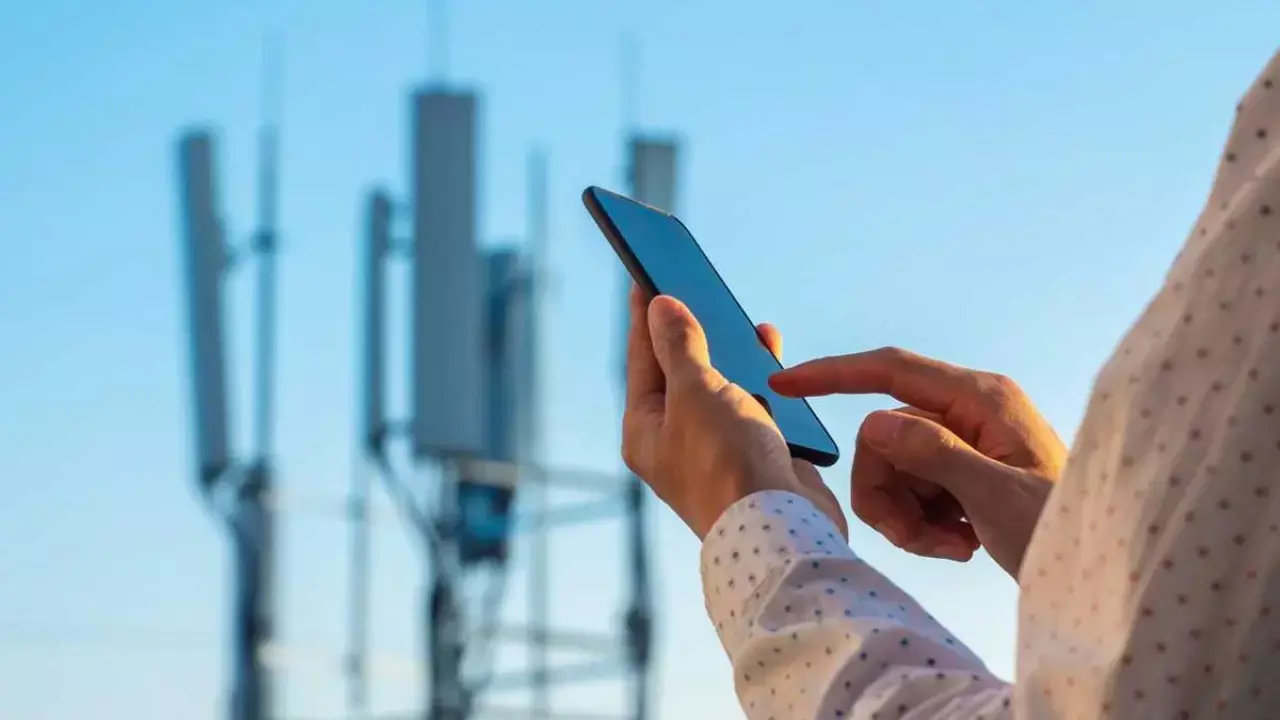 India denies plan to demand smartphone source code, says talks still underway