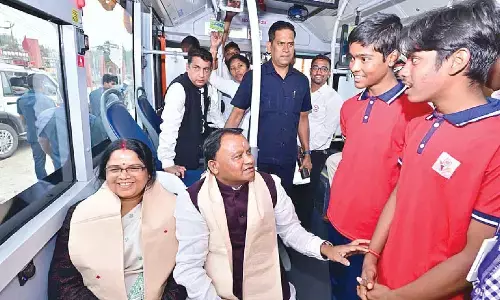 Majhi flags off 25 e-bus services for Sambalpur
