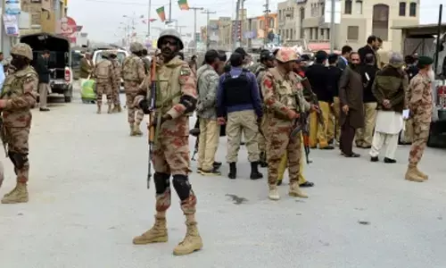 Pakistan: Activists hold protest over labour leaders disappearance in Karachi