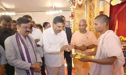 Odisha Guv takes part in Sankranti celebrations