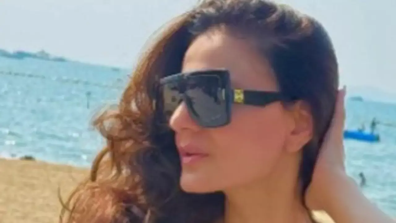 Ameesha Patels rumoured BF Kunal Goomer congratulates her on her 26 years in Bollywood Ameesha Patels rumoured BF Kunal Goomer congratulates her on her 26 years in Bollywood