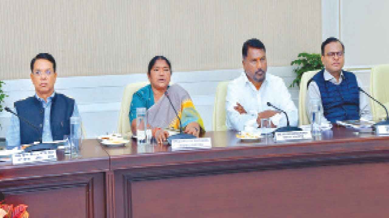 Medaram Jatara must outshine Kumbh Mela: Ministers