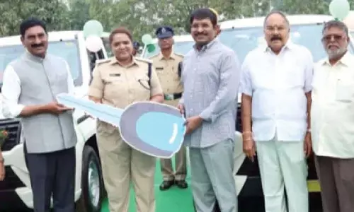 MP Masthan Rao donates 5 vehicles to police