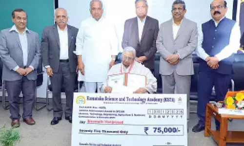 Lifetime Achievement Awards presented to two senior scientists