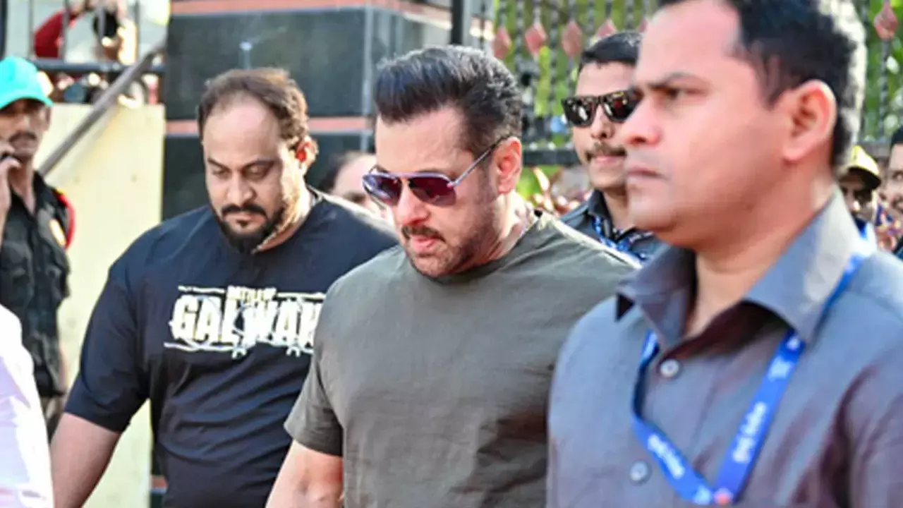 From Salman Khan, Kareena Kapoor, to Ranbir Kapoor, Vicky Kaushal - stars step out in style to cast their vote in BMC election