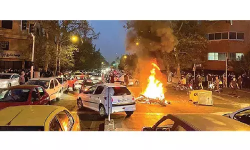 Iran warns Saudi, UAE and Turkey of strikes on US bases if attacked