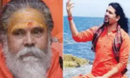 SC grants bail to accused in Mahant Giri death case