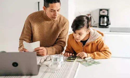 Parents Giving Weekly Budgets to Kids: Smart Life Lesson or Silent Pressure?