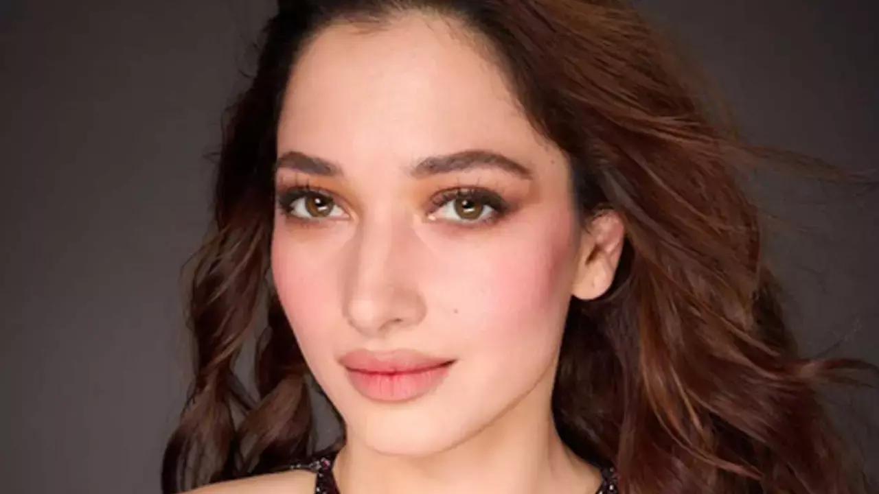 Tamannaah Bhatia wishes her Vvan co-star Sidharth Malhotra health, happiness & joy this birthday