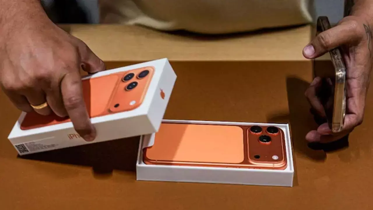 Amazon Republic Day Sale 2026: Big Discounts on iPhone 17 Pro Max, OnePlus 13 and Top Smartphones