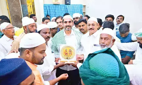 Lokesh visits Hazrath Ali Peerla Panja, Madrasa