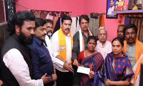 Ballari violence: Karnataka BJP delegation visits slain Cong workers home, demands CBI probe