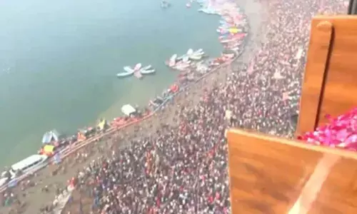 Flower petals showered on devotees at Triveni Sangam, as thousands take holy dip on Mauni Amavasya