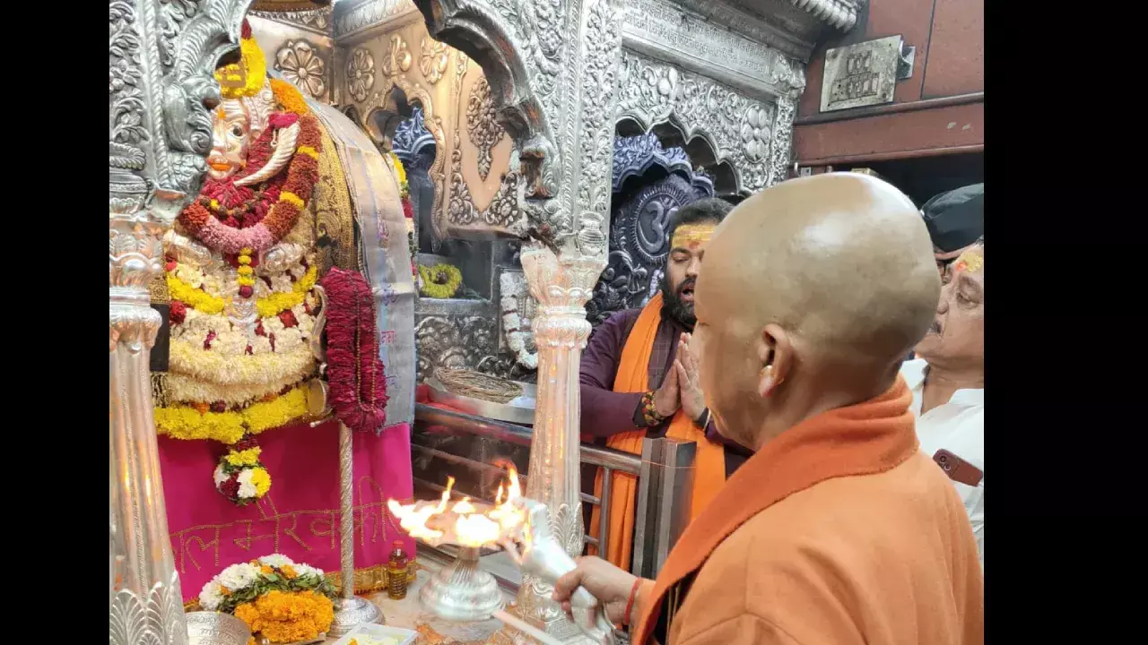 Chief Minister offered prayers at Kashi Vishwanath Mandir  and Kaal Bhairav Mandir