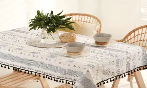 Fabric vs. Plastic Table Covers: What Bangladeshi Families Actually Use