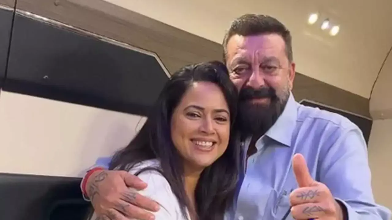 Sameera Reddy reunites with her Musafir co-star Sanjay Dutt