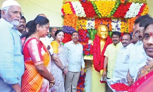 Floral tributes paid to NTR on 30th death anniv