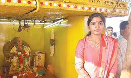 MLA Yashaswini Reddy seeks divine blessings at Gattamma Thalli temple