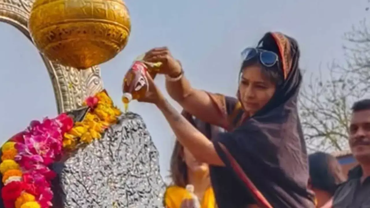Tanishaa Mukerji visits Shani Shingnapur with her ‘Devis’, says no evil can touch you