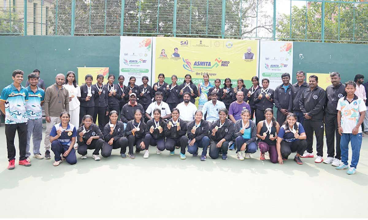 Former International Tennis Player Asha Baghel Honors Winners at Gogunda Bar Association Event