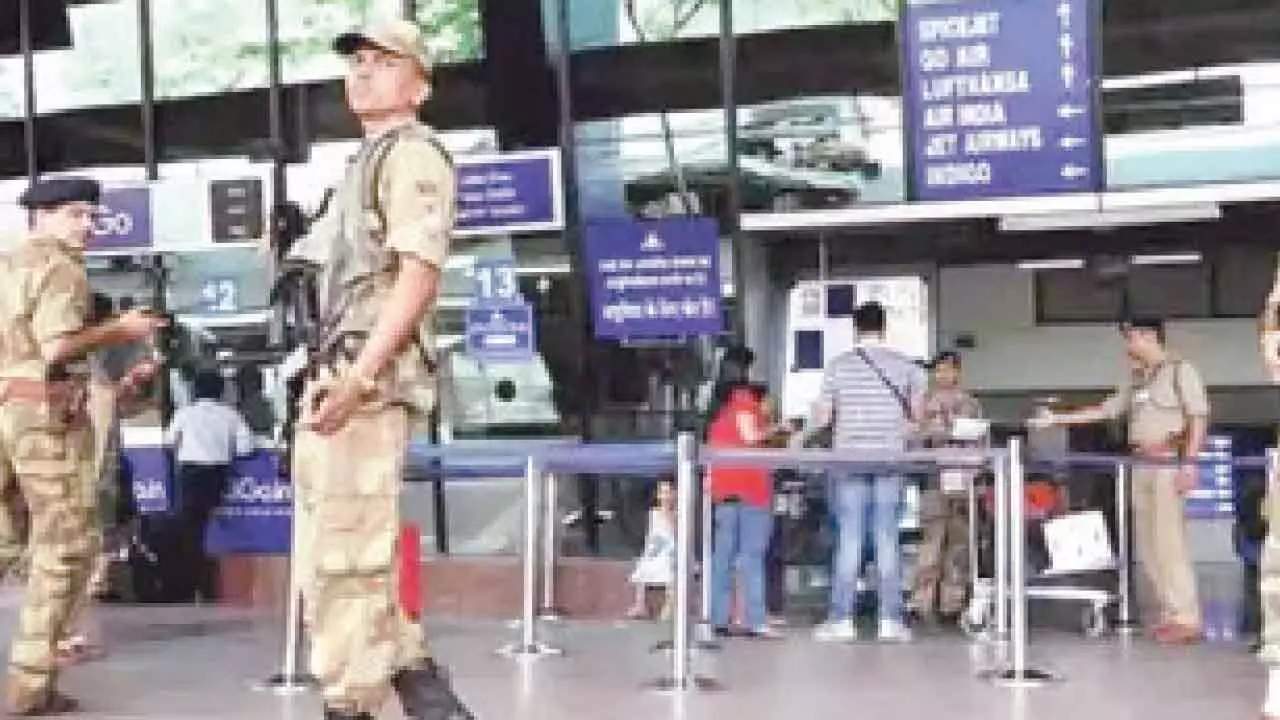 Unattended bag returned to passenger at M’luru Airport Unattended bag returned to passenger at M’luru Airport
